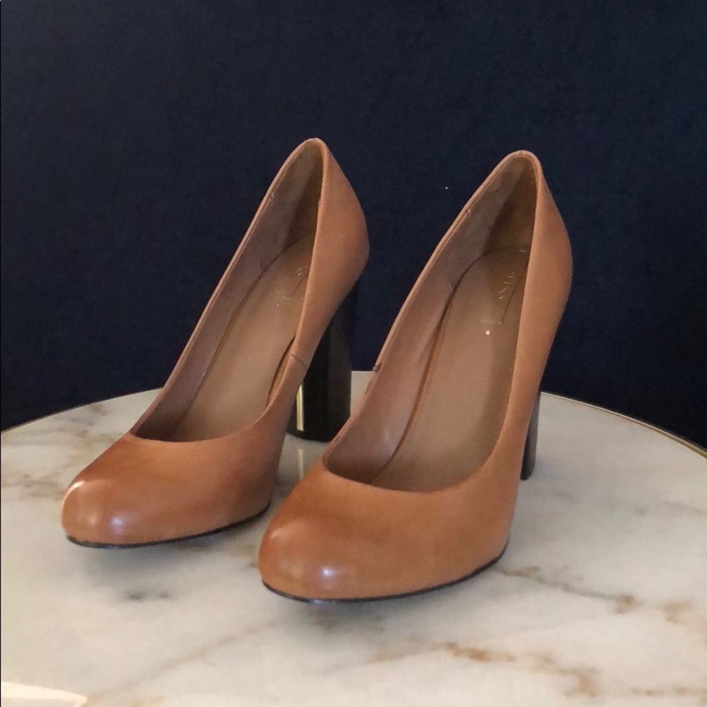 Aldo’s tan leather heals